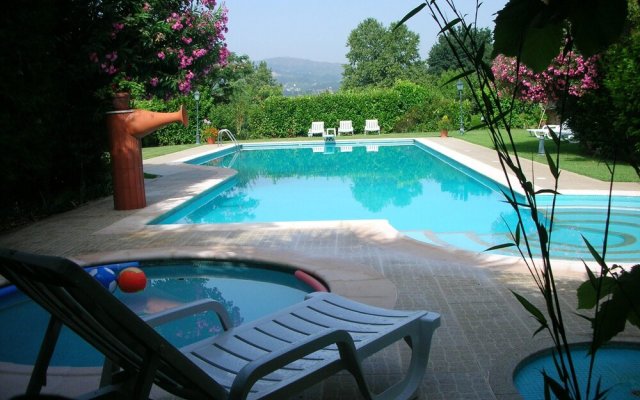 House With 2 Bedrooms in Pedraça, With Wonderful Mountain View, Shared Pool, Enclosed Garden - 90 km From the Beach