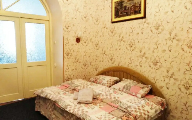 Apartments on Square Rynok on Theatralna Street