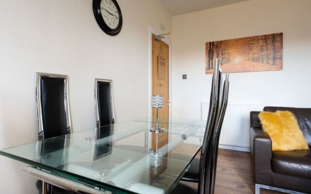Novelty Suites - Roslin Street