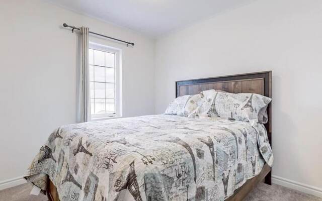 Elegant 3-bedroom House - Bowmanville