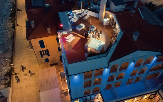 Life Hotel