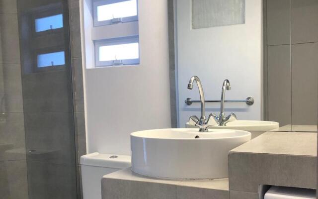 Modern Apartment 10mins from the Beach