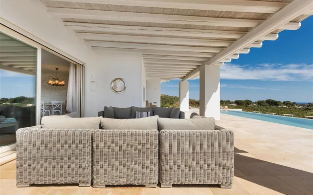 246 Villa Extralusso con Piscina a Manduria