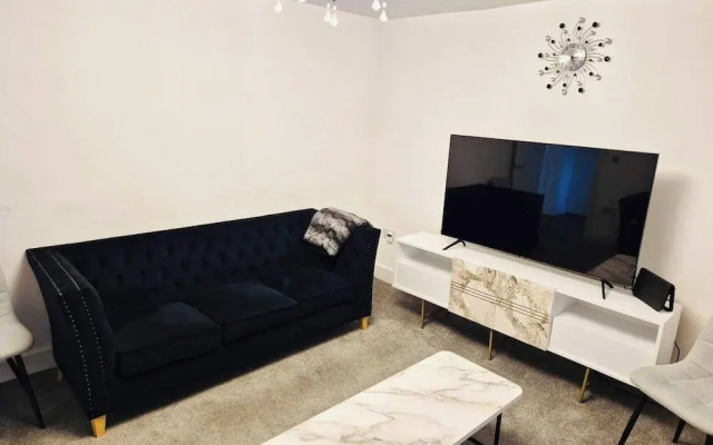 Modern Easedale House - 3 Bed House in Hornchurch