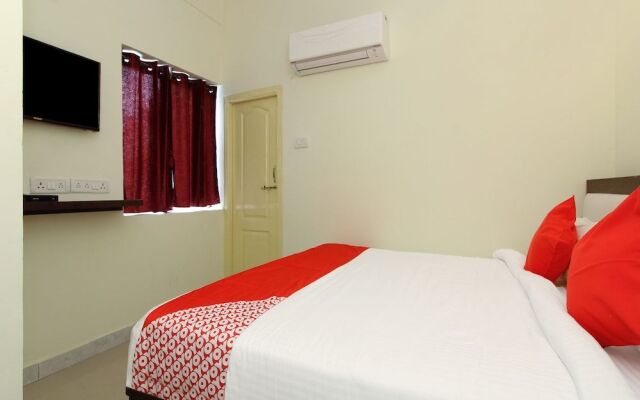 OYO 28743 Golconda Inn