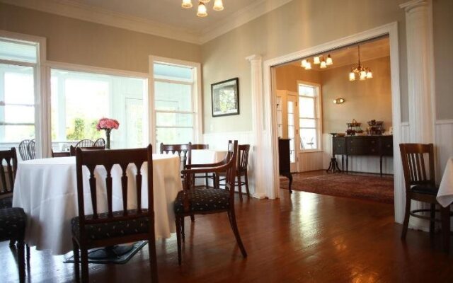 Stone Mountain Manor