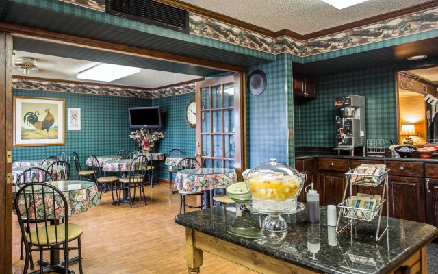 Red Roof Inn & Suites Cornelius – Lake Norman