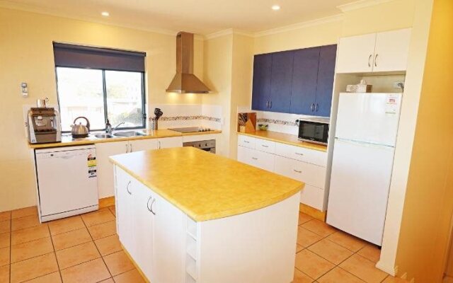 Ocean Breakers Holiday Apartments