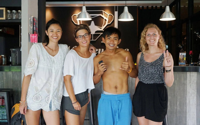Monkey Dive Hostel Khaolak