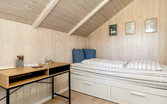 6 Person Holiday Home in Vaeggerlose