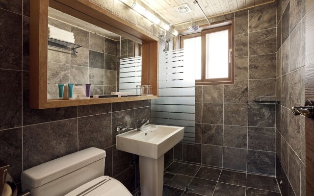 Hanok stay NAMWONYECHON by Kensington