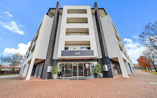 Spacious 2-bed Conveniently by Lake Tuggeranong