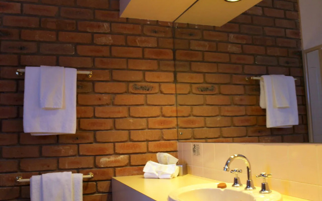 Summerhill Motor Inn