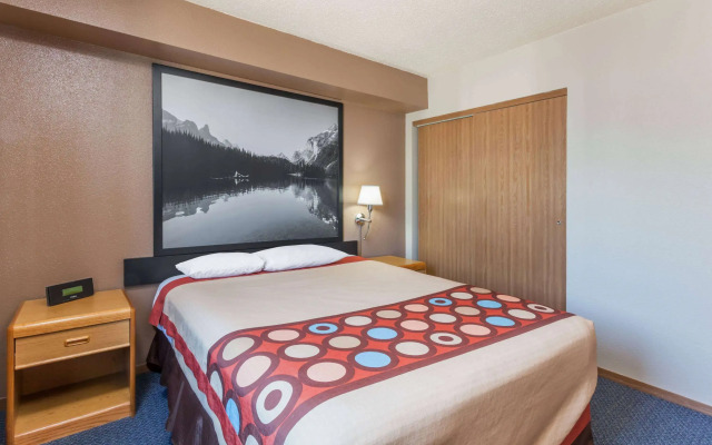Super 8 by Wyndham Medicine Hat AB