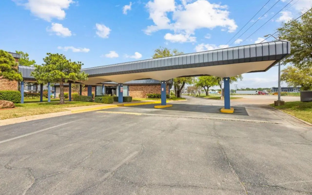 Best Western Mid-Cities Inn