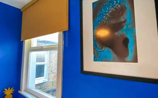 2 Bedroom Flat w Office in Tooting Broadway