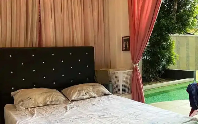 Master Bedroom in 3-bedroom Condo with Pool