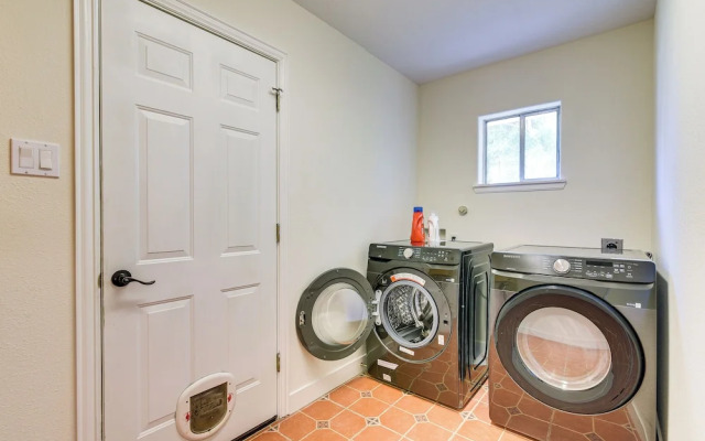 Walk to Beach: Galveston Getaway w/ Deck!