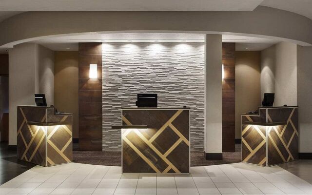 Embassy Suites Phoenix - Tempe