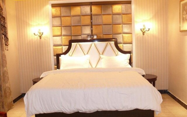 Max Royal Hotel & Suites