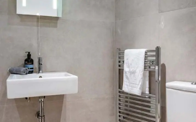 The Urban Minimalist- Notting Hill 2 Bed