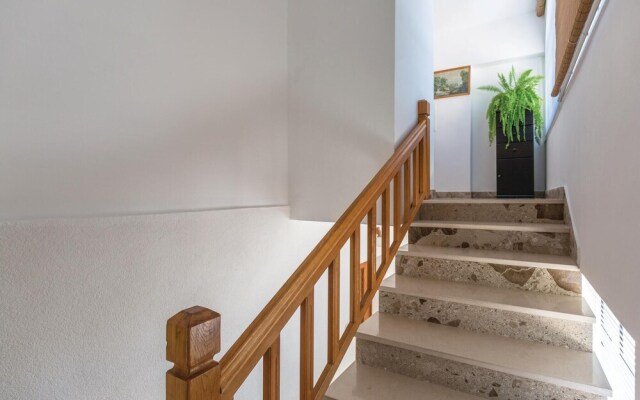 Stunning Apartment in Makarska With 3 Bedrooms and Internet