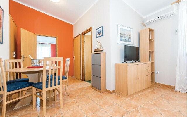 Beautiful Apartment in Grebastica With 2 Bedrooms and Wifi