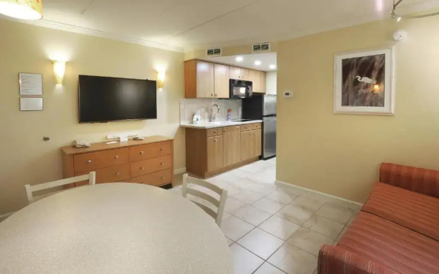 Fleur De Lis Beach Motel
