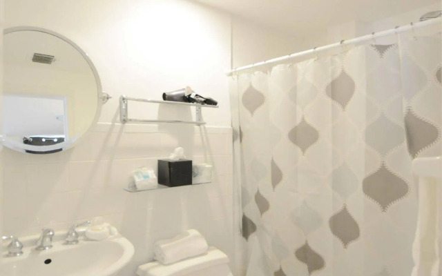 Sunrise Court Apartments