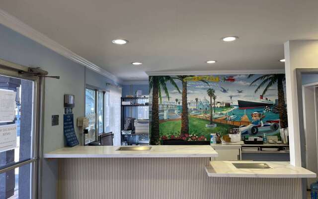 Travelodge by Wyndham Long Beach Convention Center