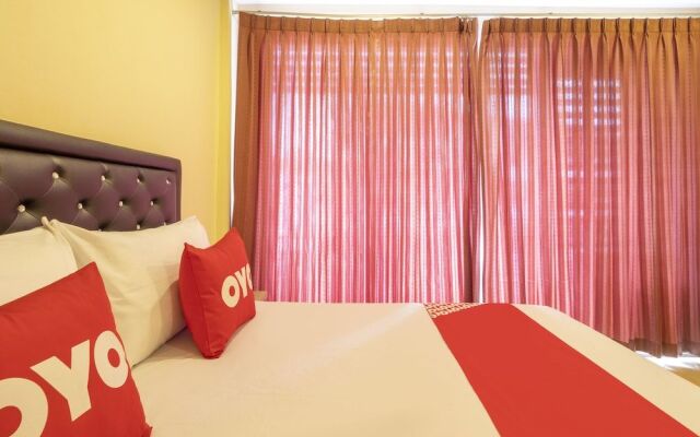 OYO 75350 Hole In One Bar Hotel