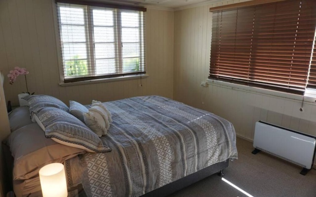 Harris House-2 bedroom unit with INDOOR FIREPLACE Holiday home Stanthorpe – Guest Rooms – Stanthorpe