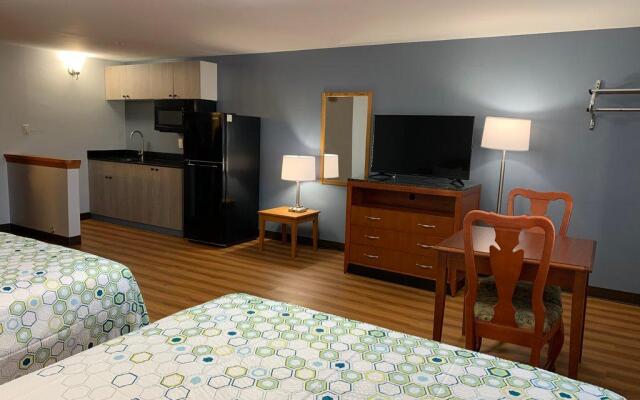 HomeTowne Studios by Red Roof Denver, PA