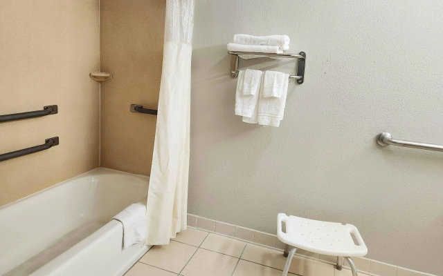 Days Inn by Wyndham LaPlace- New Orleans