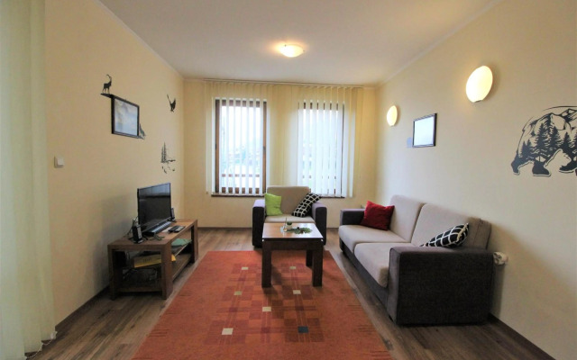 Pine Tree Apartment D34