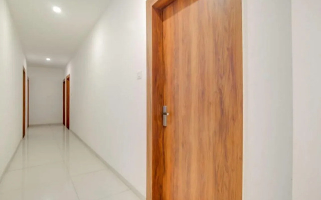 OYO 70780 Hotel Apple Grand