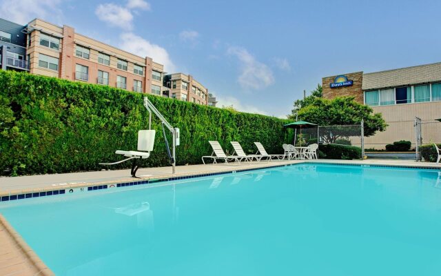 Days Inn by Wyndham Arlington/Washington DC