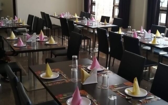 Finestays Hidden Above