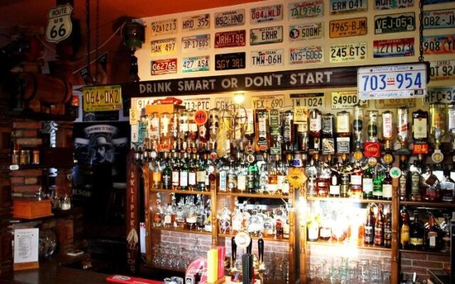Pension Alfa & Whisky Pub