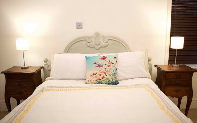 1 Bedroom Apartment in West London