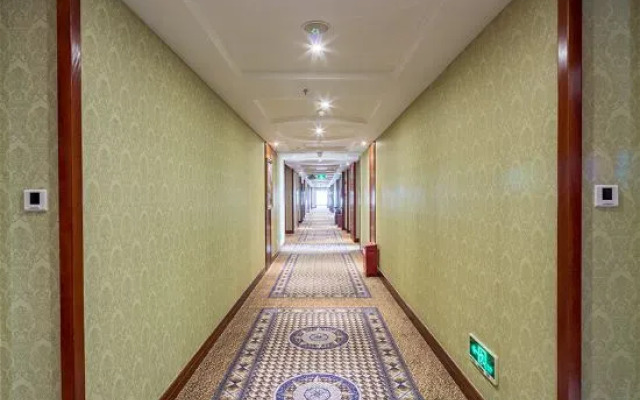 Vienna Hotel(Shenzhen Pingshan High-speed Rail Station & Pingshanwei Metro Station)