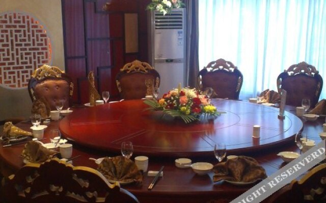 Yuerong Holiday Hotel