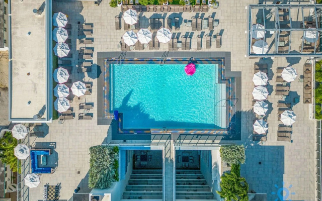 Hollywood Beach Modern Studio Rooftop Pool