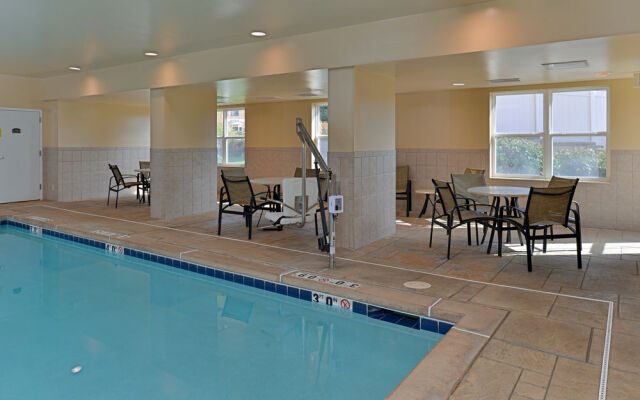 Holiday Inn Express & Suites St. Louis West-O'Fallon