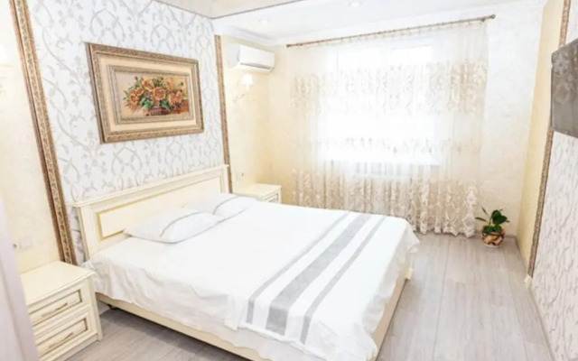 Тараскова 16, Люкс, ЮЗР