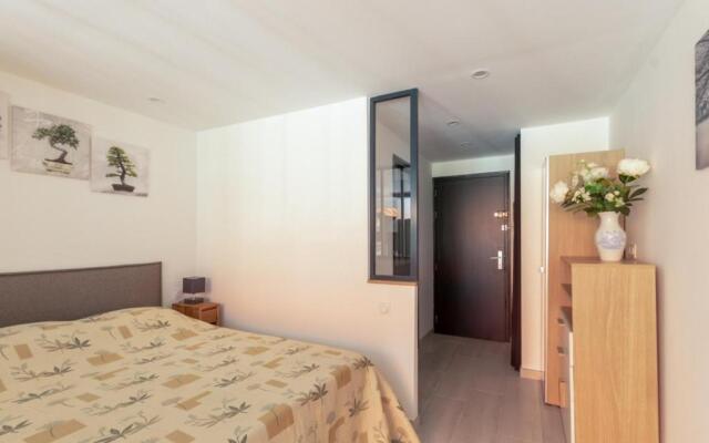 NICE STUDIO 30 m with TERRACE near the SEA