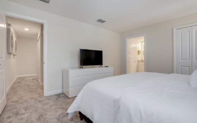 4 Bedroom Town Home with Pool