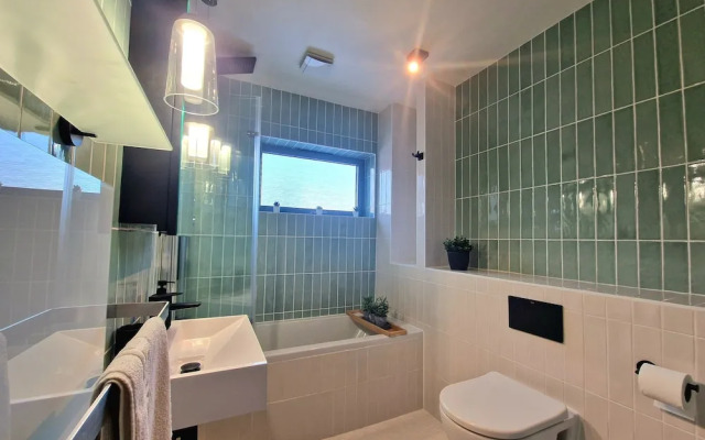 Luxury Station Apartment by Paymán Club