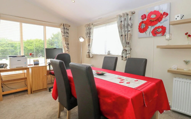 21 Norman Drive Lodge