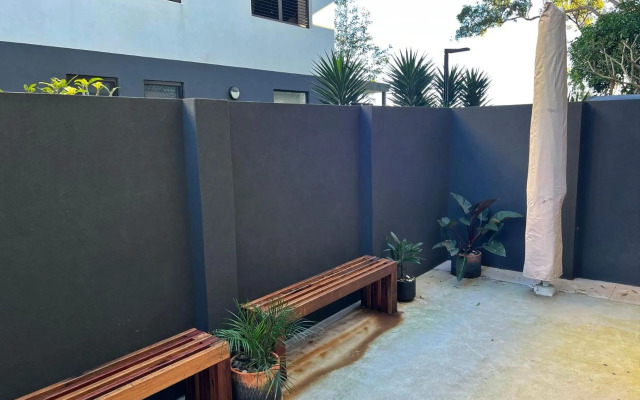 Nineteen On Gregory G02